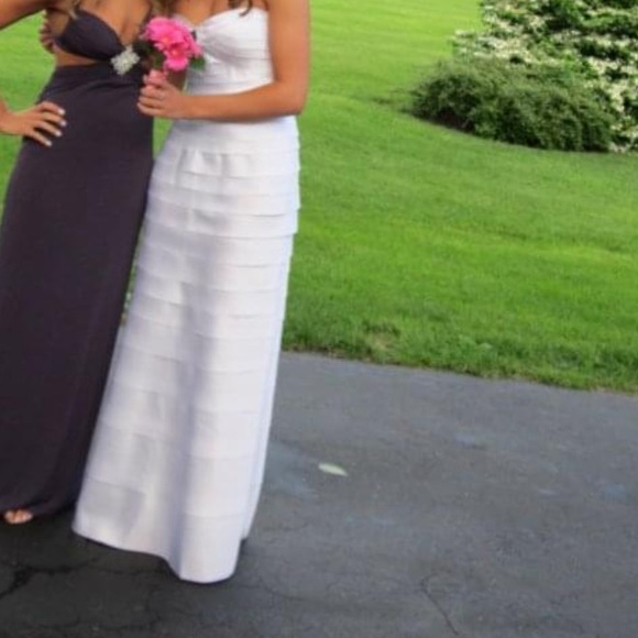 BCBG white gown - Picture 6 of 7